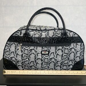 Gloria Vanderbilt Black & Gray Animal Print Wheeled Travel Duffle‎ Bag Excellent
